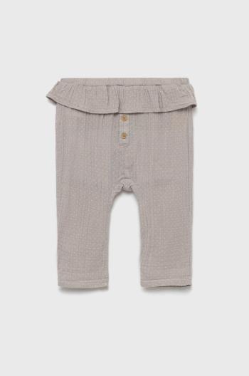 Detské bavlnené nohavice United Colors of Benetton šedá farba, vzorované