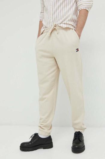 Bavlnené tepláky Tommy Jeans pánske, béžová farba, jednofarebné