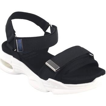 Xti  Univerzálna športová obuv Dievčenské sandále  150356 čierne  Čierna