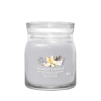 YANKEE CANDLE Signature Vonná sviečka stredná 2 knôty Smoked Vanilla & Cashmere 368 g