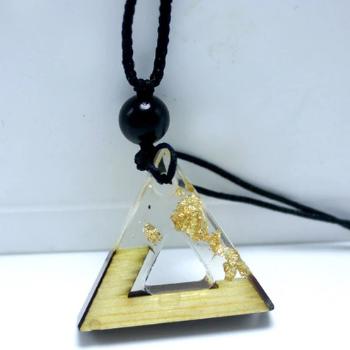 Náhrdelník Triangle Resin Zlatá KP5304