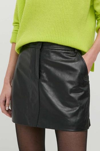 Kožená sukňa MAX&Co. čierna farba, mini, puzdrová