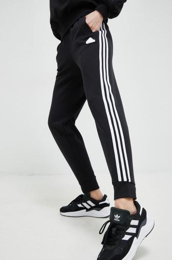 Tepláky adidas čierna farba, s nášivkou