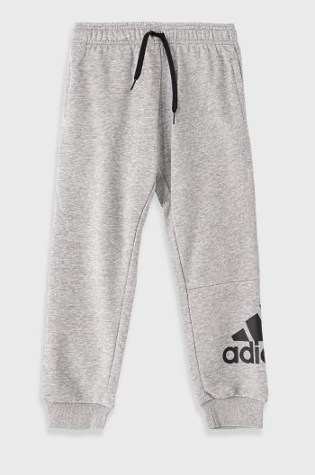 Detské nohavice adidas GN4016 šedá farba, s potlačou