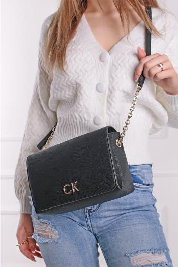 Čierna crossbody kabelka Re-Lock Shoulder Bag