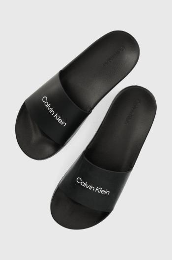 Šľapky Calvin Klein CHUNCKY POOL SLIDE R pánske, čierna farba, HM0HM01063