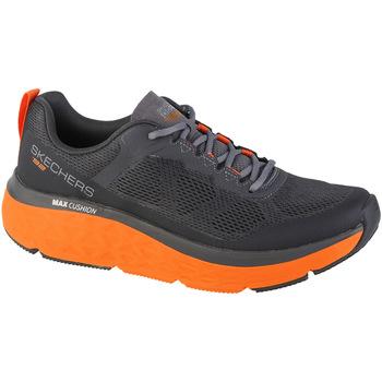 Skechers  Bežecká a trailová obuv Max Cushioning Delta  Šedá