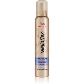 Wella Wellaflex 2nd Day Volume penové tužidlo pre objem 200 ml