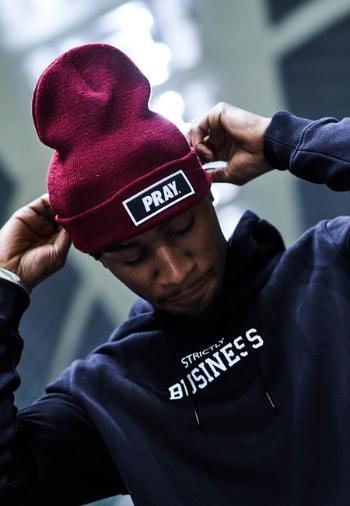 Mr. Tee Pray Beanie maroon - UNI