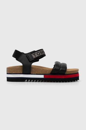 Sandále Tommy Jeans FLAG OUTSOLE SANDAL dámske, čierna farba, na platforme, EN0EN02122