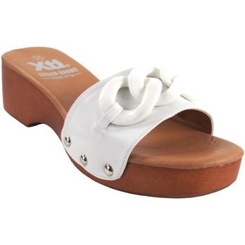 Xti  Univerzálna športová obuv Dámske sandále  44486 biele  Biela