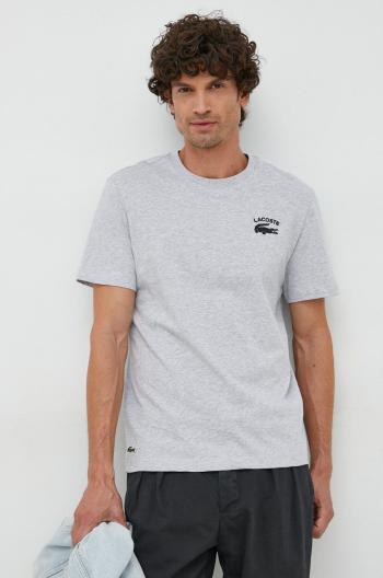 Bavlnené tričko Lacoste strieborná farba, s nášivkou