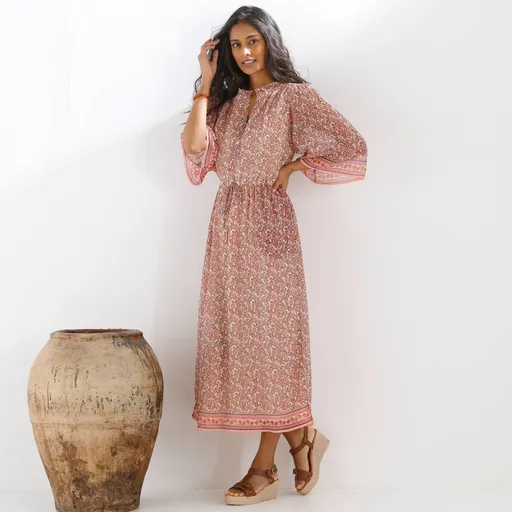 Dlhé voálové šaty so širokými rukávmi a potlačou