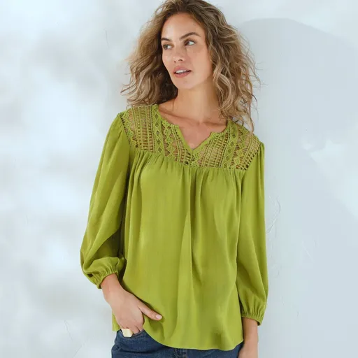 Krepónová jednofarebná blúzka s macramé a 3/4 rukávmi