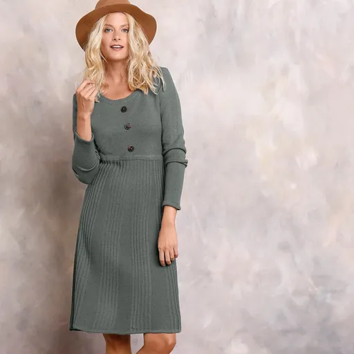 Rozšírené úpletové šaty s gombíkmi