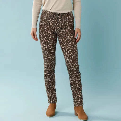 Rovné nohavice so zvieracím vzorom pre nižšiu postavu
