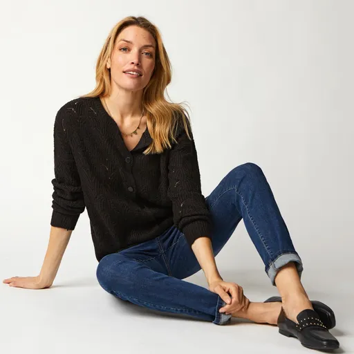 Ažúrový sveter na gombíky s okrúhlym výstrihom