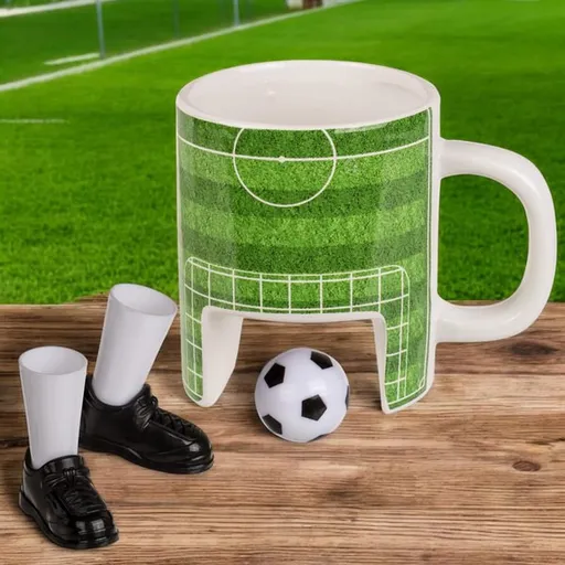 Futbalový hrnček s topánkami a loptičkou