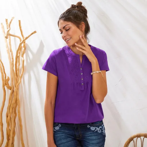 Tričko s krátkymi rukávmi a výstrihom na gombíky lemovaným madeirou