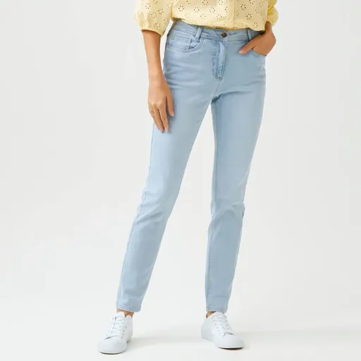 Úzke džínsy s vysokým pásom pre strednú postavu