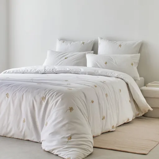 Posteľná bielizeň Colombine®s výšivkou listov