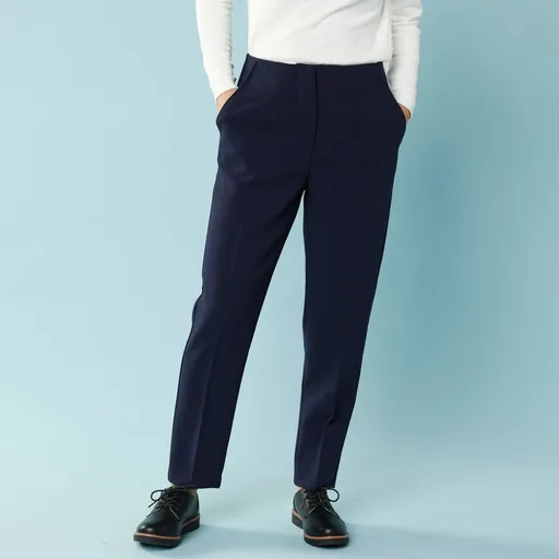 Jednofarebné cigaretové nohavice pre nižšiu postavu