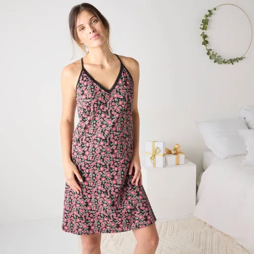 Nočná košeľa s čipkou a potlačou kvetín