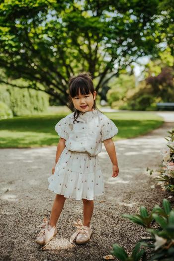 Dievčenská sukňa Donsje Lindie Skirt Roses biela farba, mini, áčkový strih, 4096801