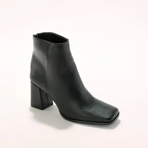 Nízke čižmy na podpätku s hranatou špičkou