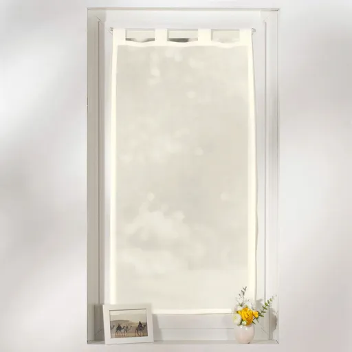 Voálová záclonka zakončená pútkami