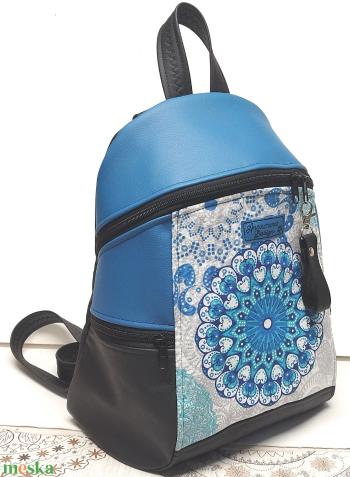 MAXIM BackPack L hátizsák - Egyedi mandalás kék fekete alapon textilbőr pántokkal 36x28x16