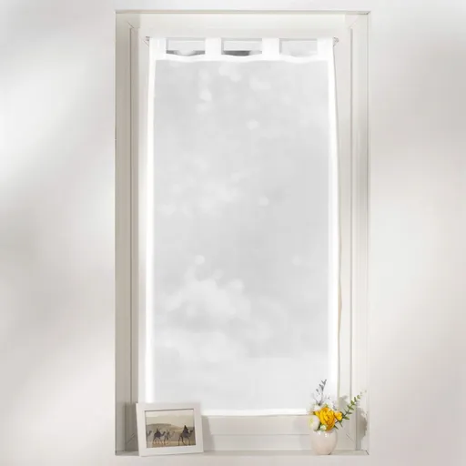 Voálová záclonka zakončená pútkami