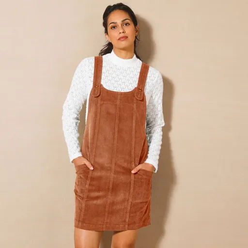 Rozšírené menčestrové šaty s trakmi