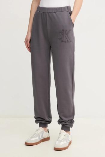 Bavlnené tepláky Calvin Klein Jeans dámske, šedá farba, s nášivkou, J20J225355