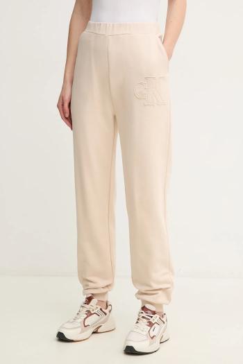 Bavlnené tepláky Calvin Klein Jeans dámske, béžová farba, s nášivkou, J20J225355