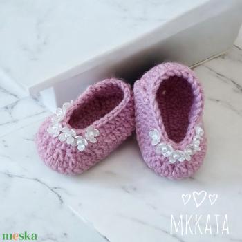 Horgolt baba cipő 0-6 hó