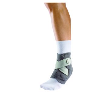 MUELLER Adjust-to-fit Ankle Stabilizátor členku 1 kus