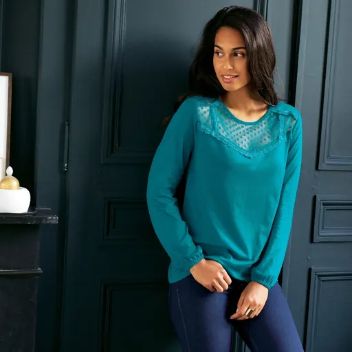 Jednofarebné tričko s vyšívanou vložkou a čipkou