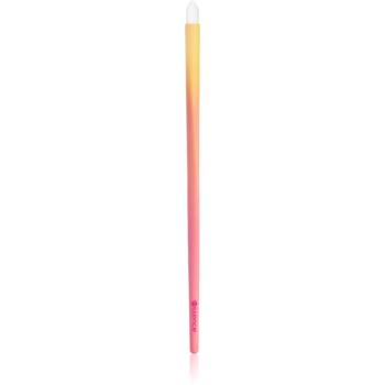 essence BRUSH IT LIKE IT'S ART pencil brush štetec na očné linky 01 Precision Meets Paint-spiration 1 ks