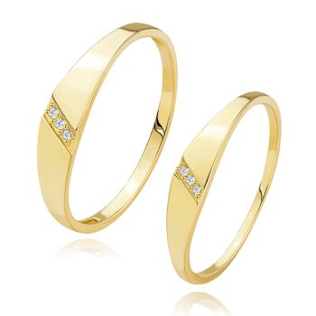Obrúčky zo žltého 14K zlata - tri číre brilianty v šikmom záreze - Veľkosť: 51 mm