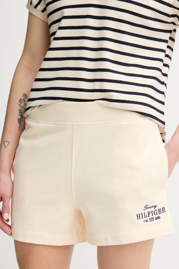 Bavlnené šortky Tommy Hilfiger béžová farba, s nášivkou, vysoký pás, WW0WW45518