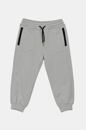 Detské bavlnené tepláky United Colors of Benetton šedá farba, jednofarebné, 3UNIGF04L