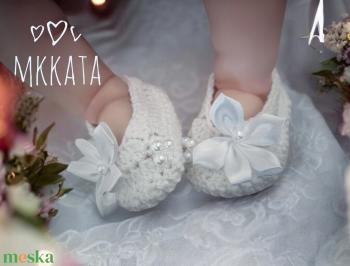 Horgolt baba cipő 0-6 hó