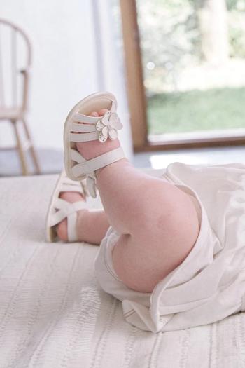 Topánky pre bábätká Mayoral Newborn biela farba, 9904