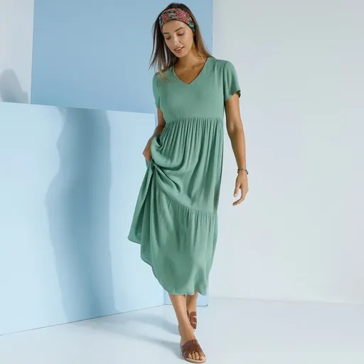 Jednofarebné dlhé krepónové šaty s výstrihom do V