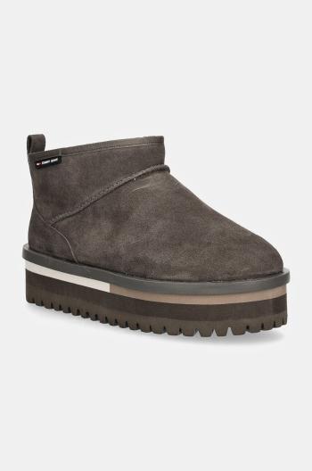 Semišové snehule Tommy Jeans TJW SUEDE FLATFORM BOOT WL šedá farba, EN0EN02599