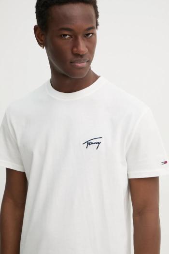 Bavlnené tričko Tommy Jeans pánske, biela farba, s nášivkou, DM0DM21140