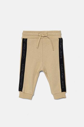 Detské bavlnené tepláky Calvin Klein Jeans béžová farba, s nášivkou, IN0IN00194