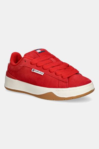 Semišové tenisky Tommy Jeans TJW SKATE SNEAKER červená farba, EN0EN02677