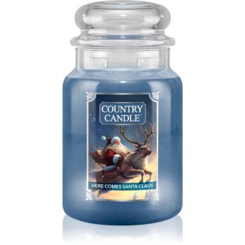 Country Candle Here Comes Santa Claus vonná sviečka 680 g